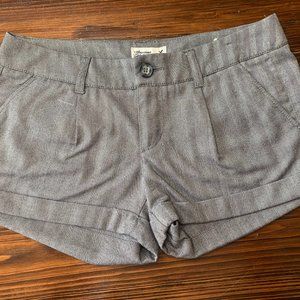 American Eagle Women's Houndstooth Gray Roll Cuff Shorts Size 4